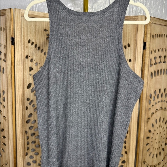 Socialite Gray Ribbed Buttoned Tank Top - Picture 3 of 5